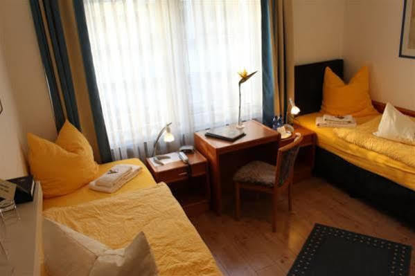 Hotel Merlin Garni โคโลญ ภายนอก รูปภาพ
