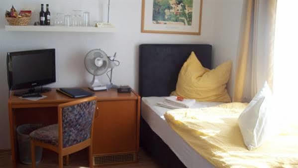 Hotel Merlin Garni โคโลญ ภายนอก รูปภาพ